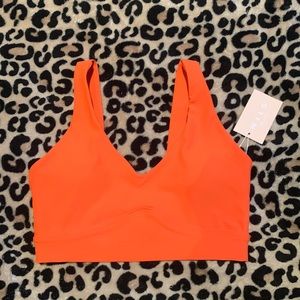 NWT’s Women’s WILO Orange 🍊 Sport’s Bra Medium